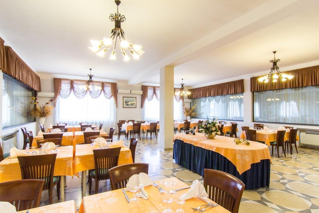 racar hotel and resort