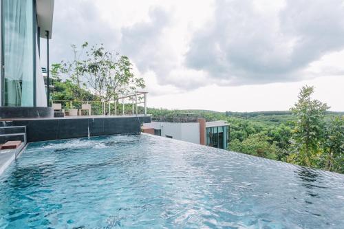 sky view luxury pool villa