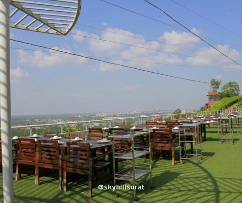 sky view luxury pool villa
