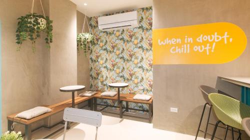 sans hotel at one jd place makati by reddoorz