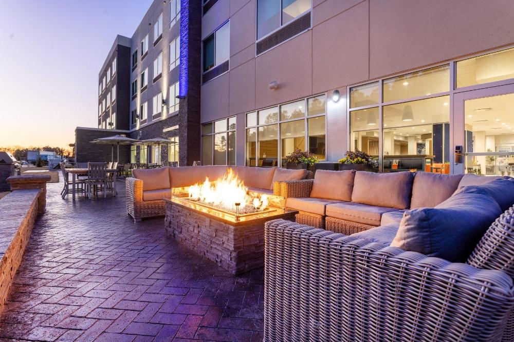 holiday inn express and suites benson