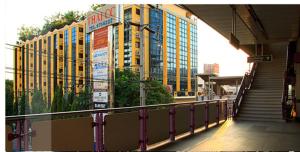 king royal garden inn