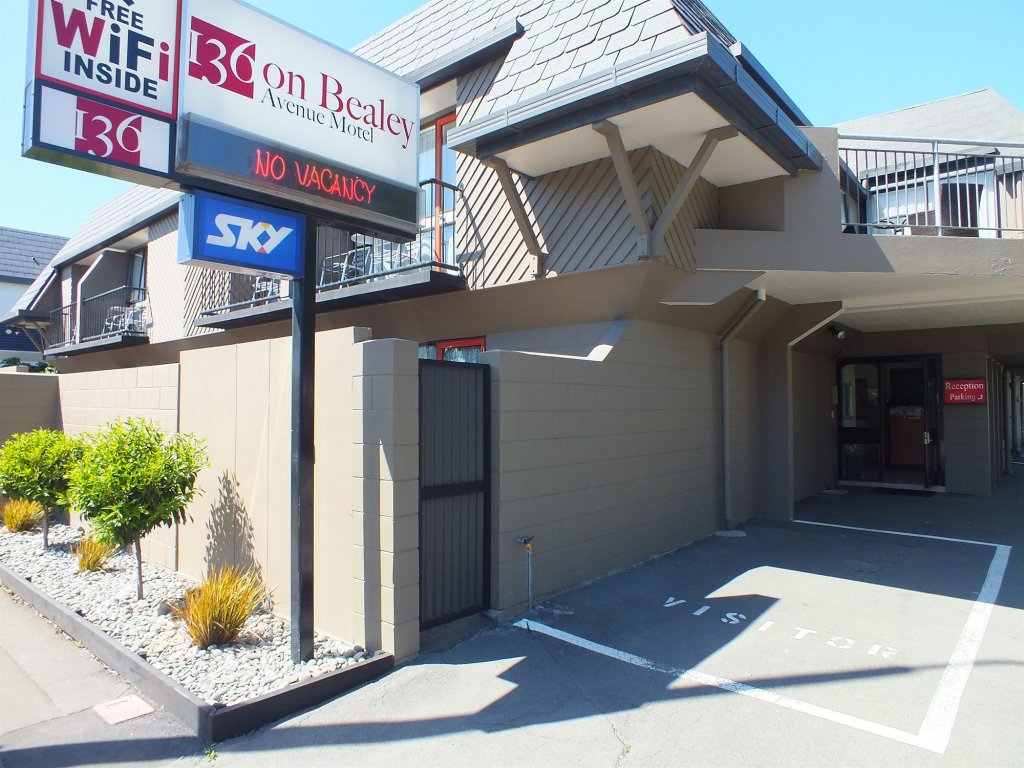 136 on bealey motel