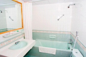 safeer hotel suites aparthotel