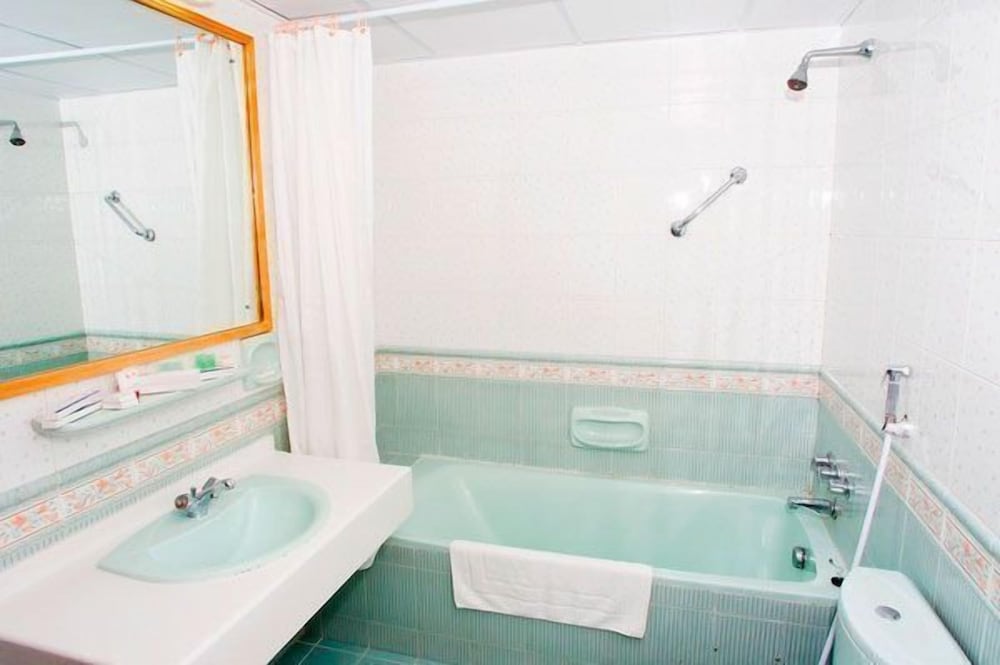 safeer hotel suites aparthotel