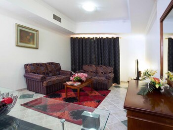 safeer hotel suites aparthotel