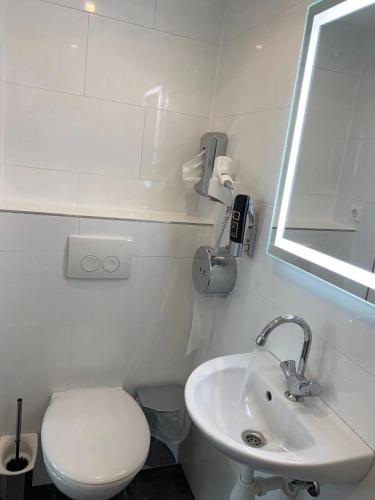 orange tulip hotel amsterdam hostel