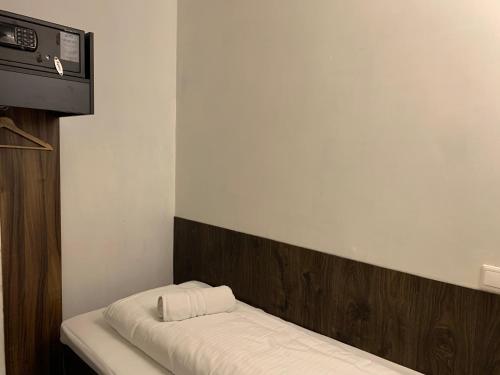 orange tulip hotel amsterdam hostel