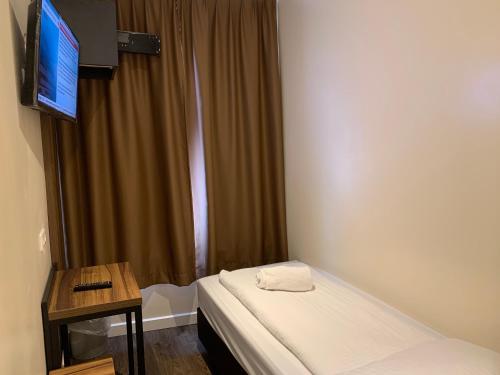 orange tulip hotel amsterdam hostel