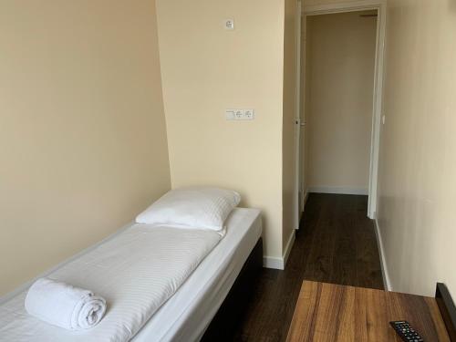 orange tulip hotel amsterdam hostel