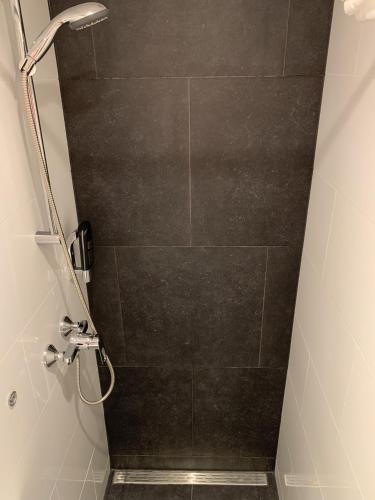 orange tulip hotel amsterdam hostel