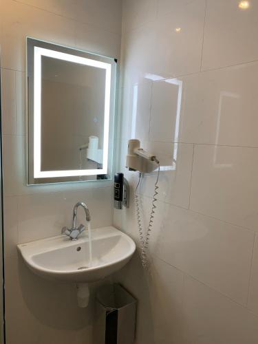 orange tulip hotel amsterdam hostel