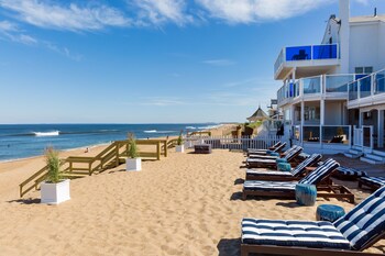 blue inn on the beach