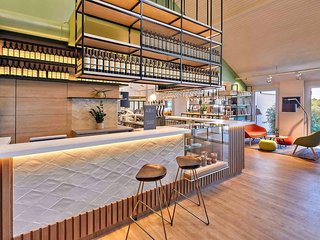 ibis la roche sur yon