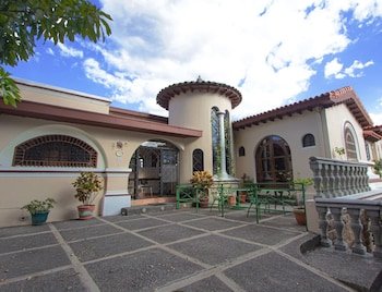 hotel villa serena escalon