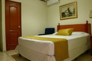 hotel villa serena escalon