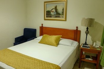 hotel villa serena escalon