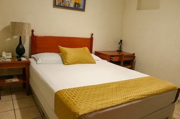 hotel villa serena escalon