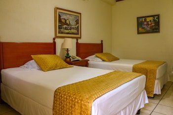 hotel villa serena escalon