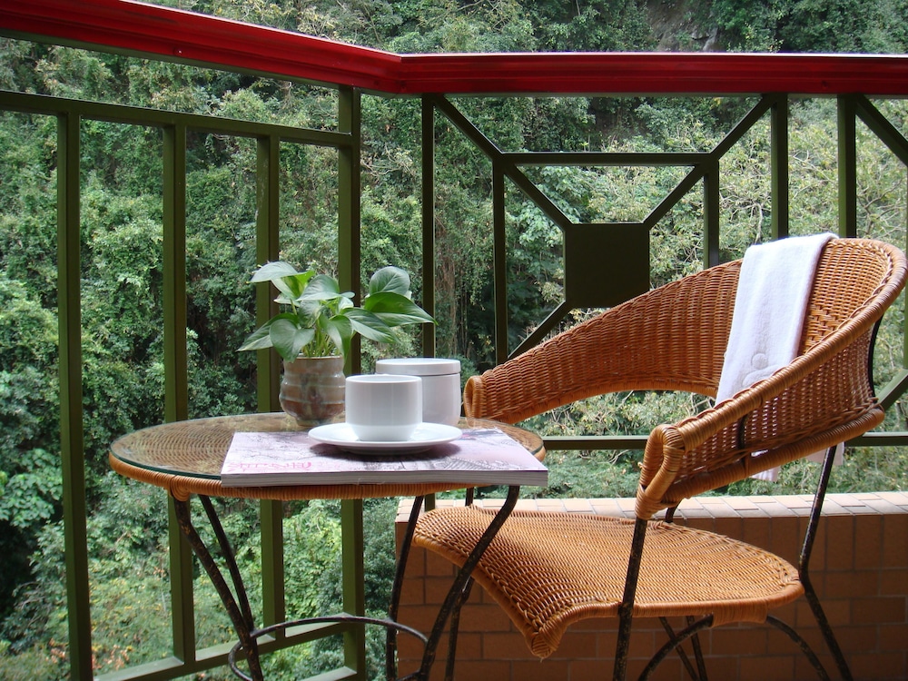 hoya hot springs hotel