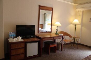 hoya hot springs hotel