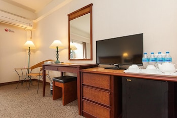 hoya hot springs hotel