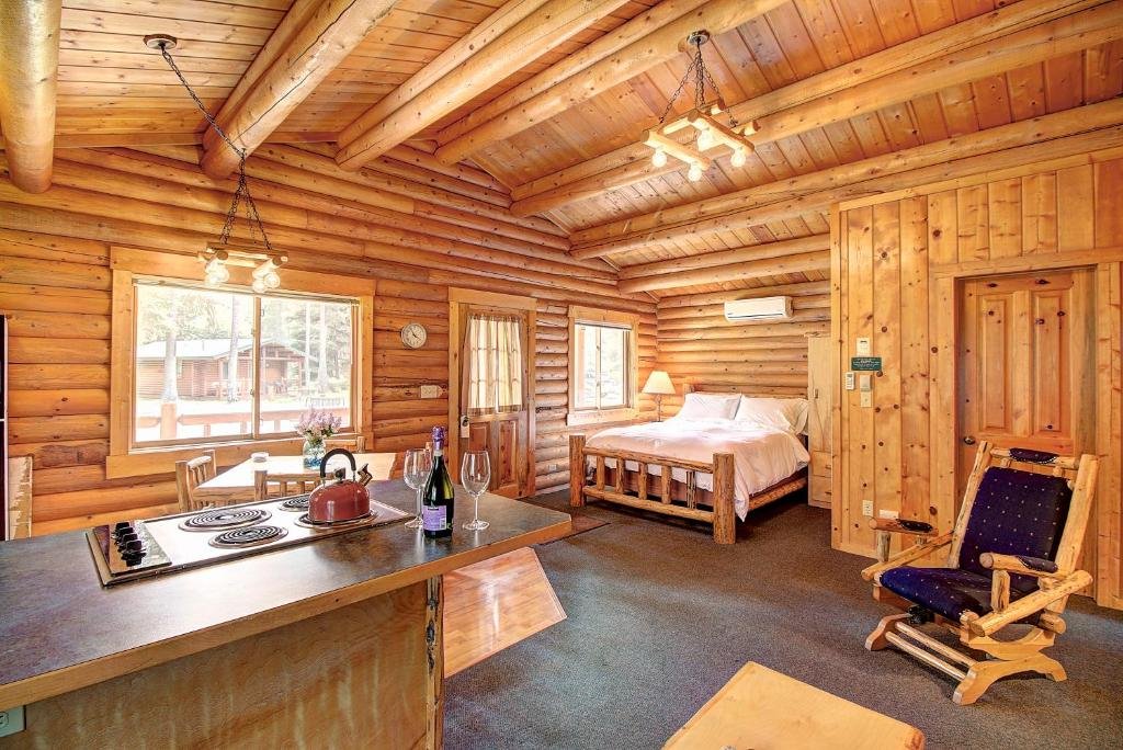 North Forty Resort,West Glacier>>Columbia Falls,4 star