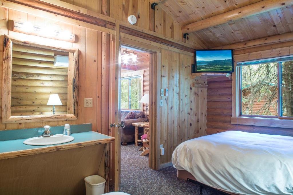 North Forty Resort,West Glacier>>Columbia Falls,4 star