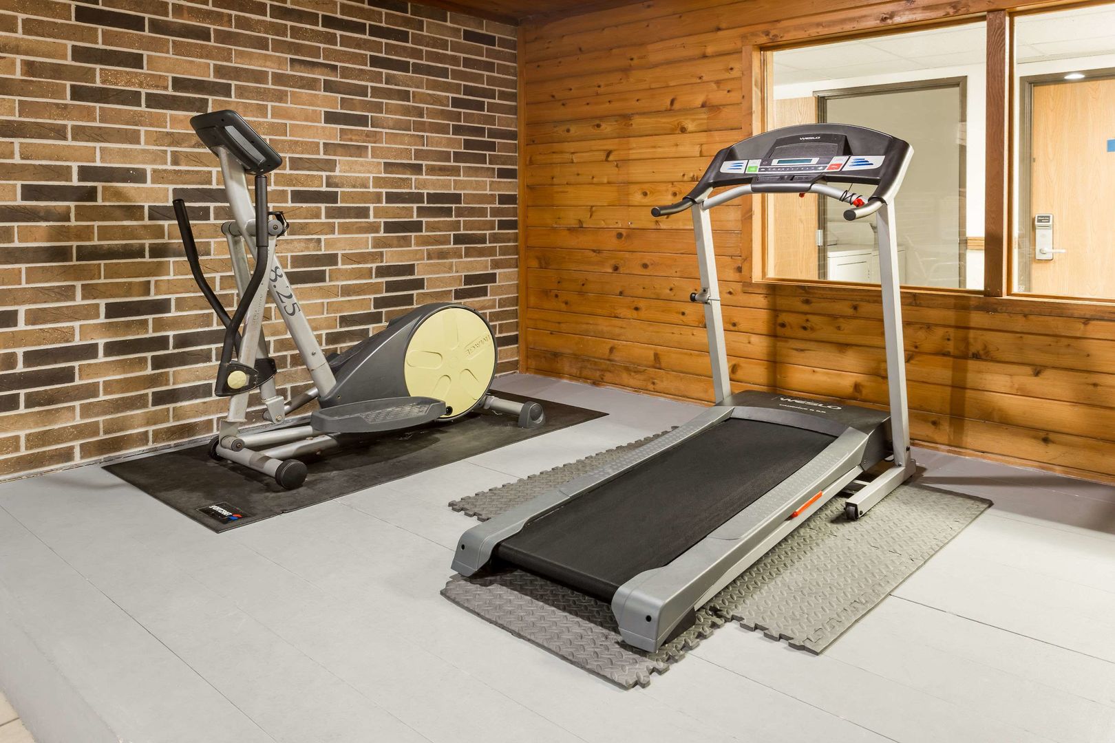 days inn by wyndham stoughton wi