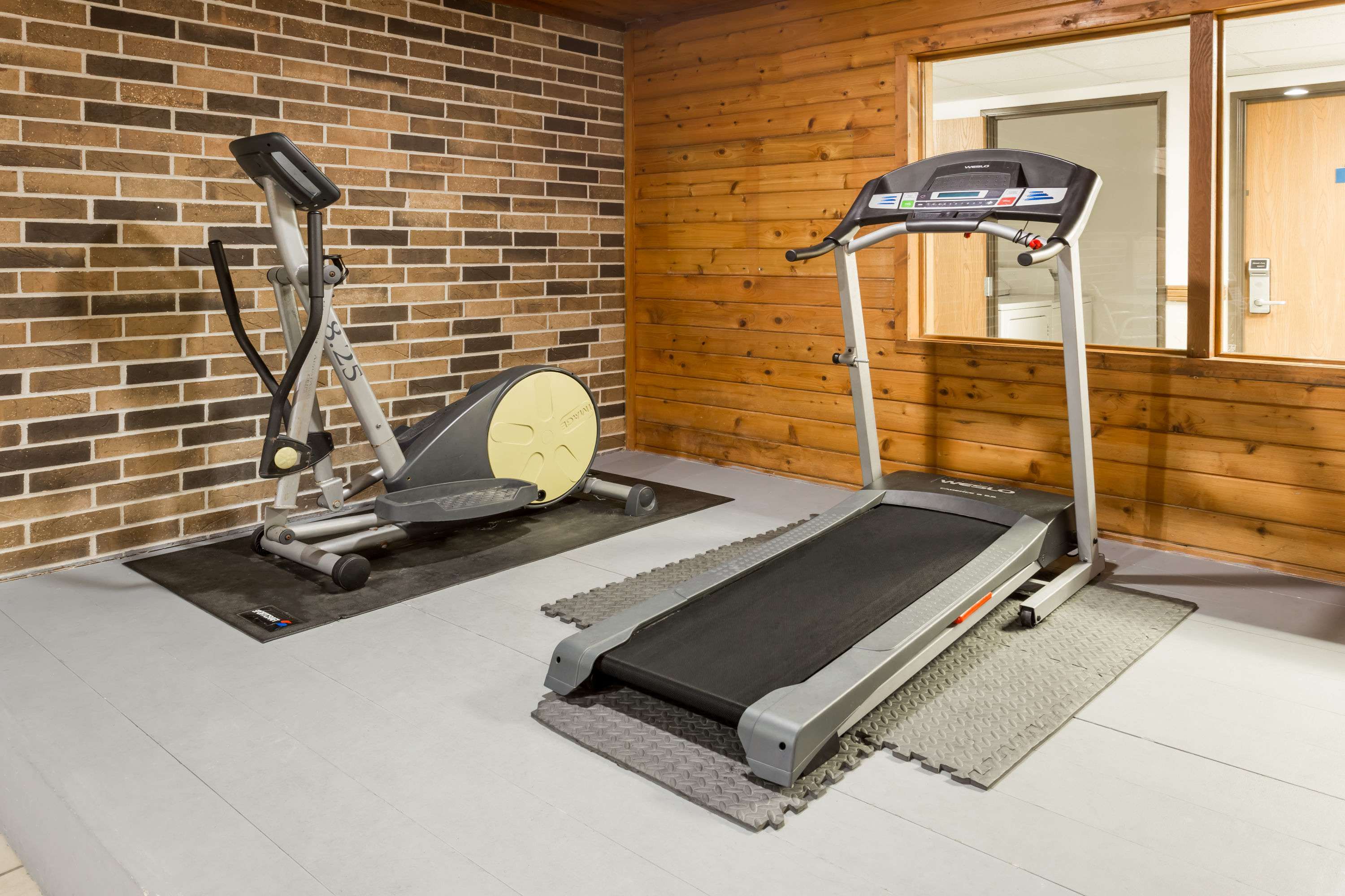 days inn by wyndham stoughton wi