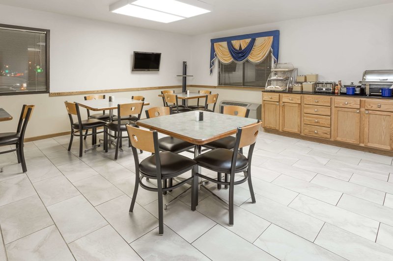 days inn by wyndham stoughton wi