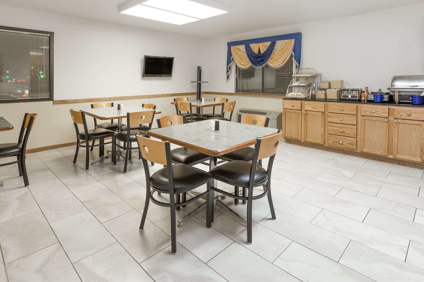 days inn by wyndham stoughton wi