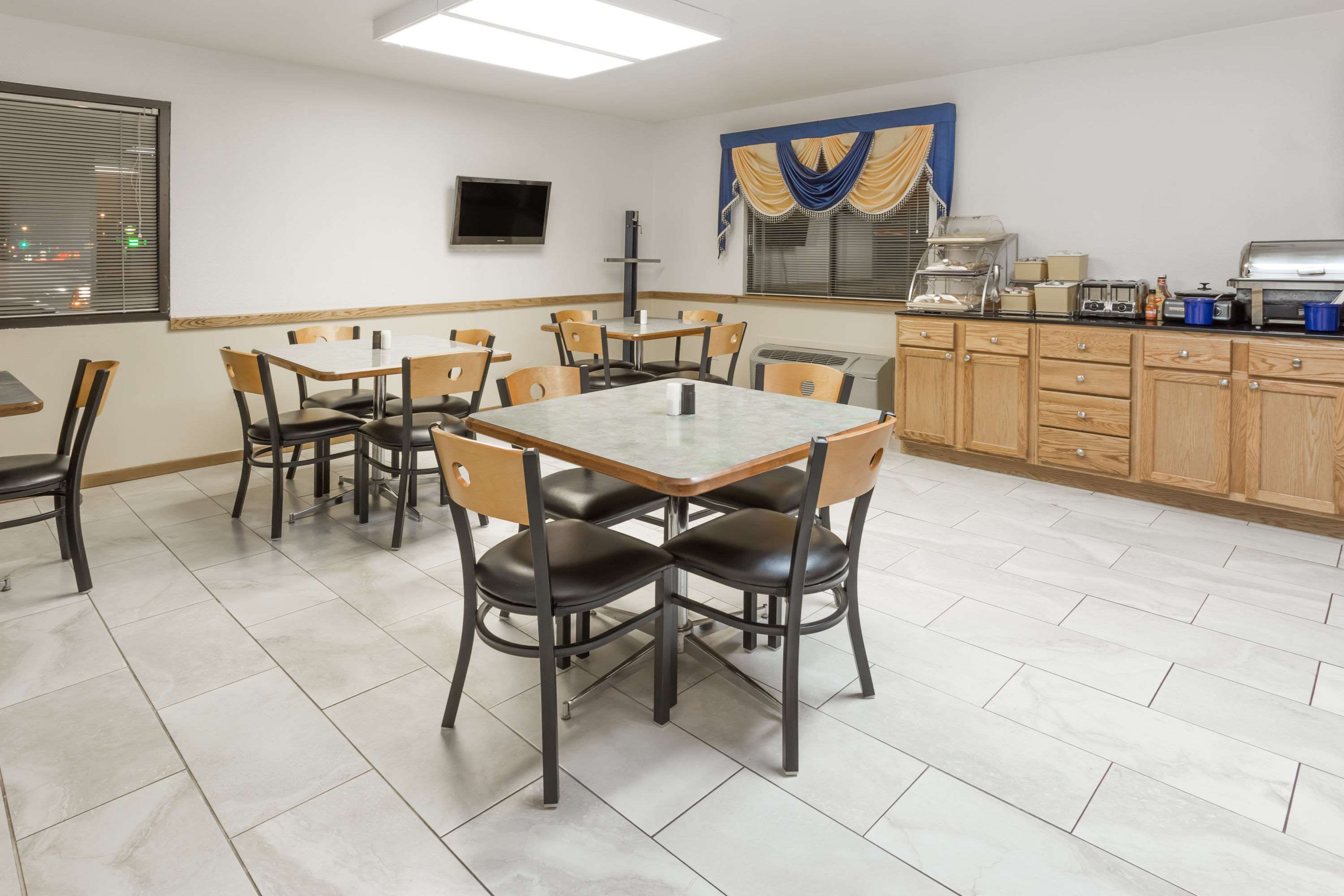 days inn by wyndham stoughton wi