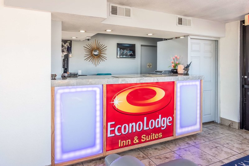 econo lodge inn and suites