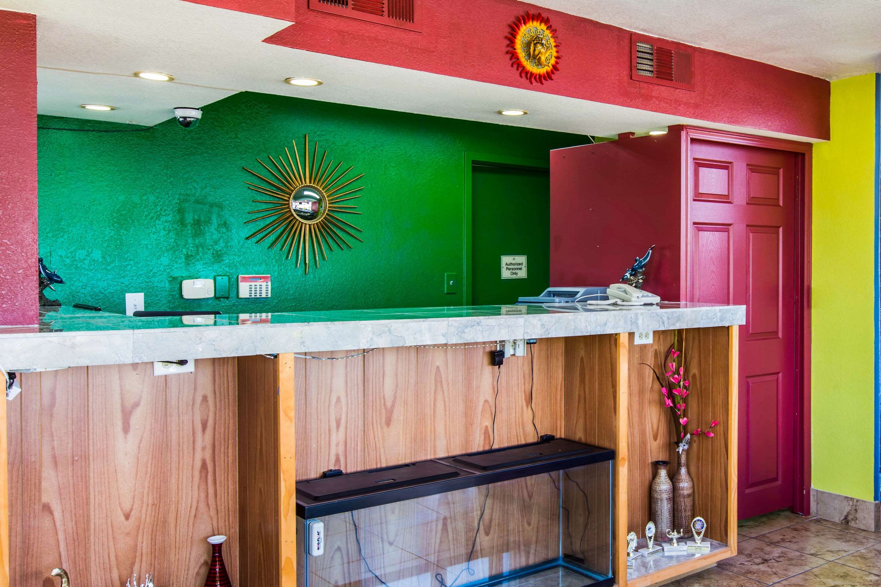 econo lodge inn and suites