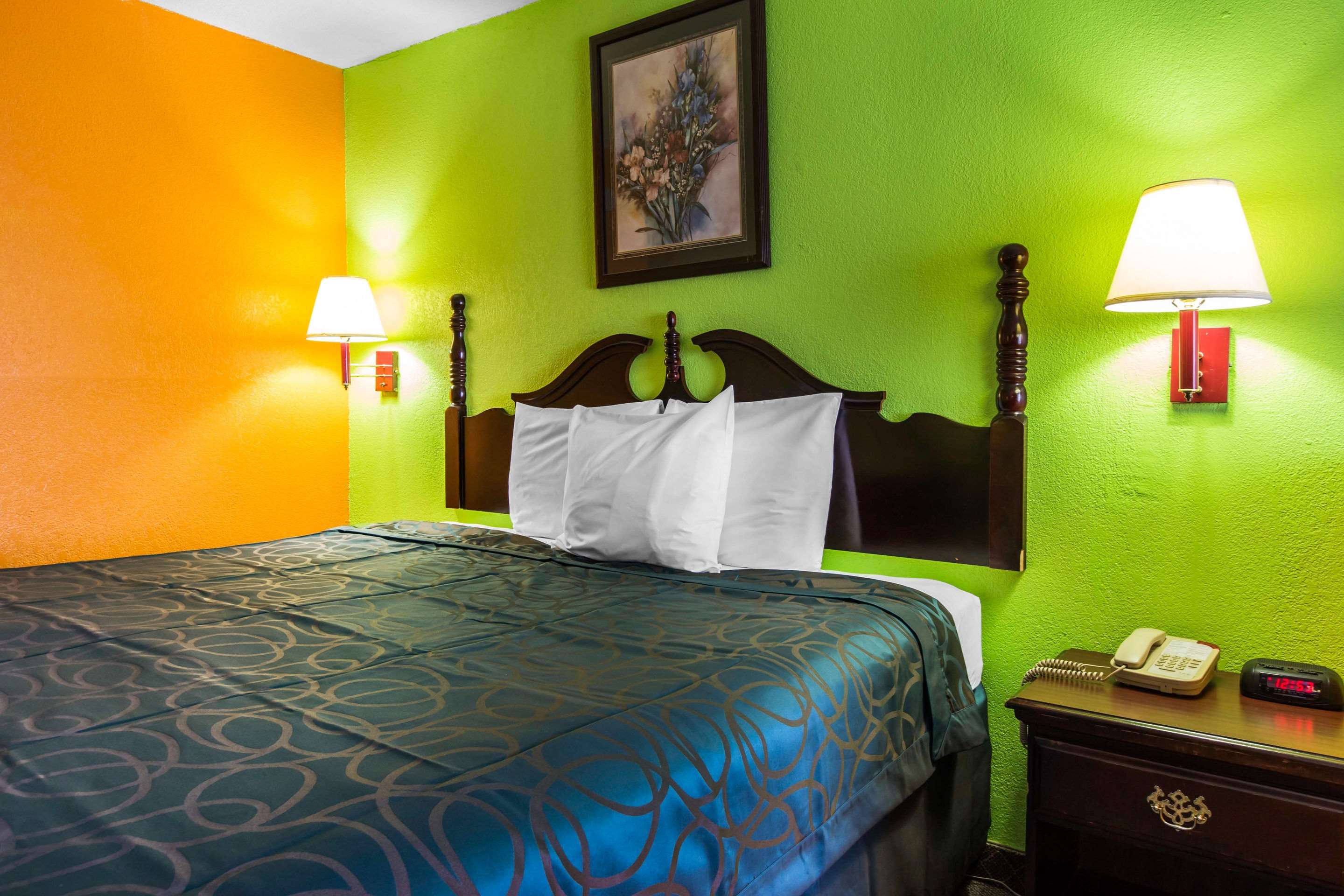 econo lodge inn and suites