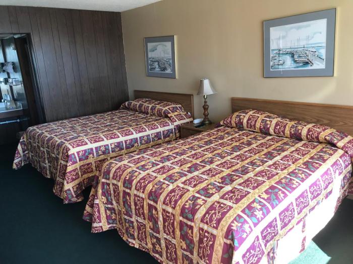 budget host village inn