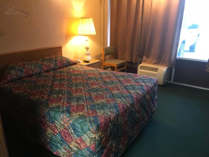 budget host village inn