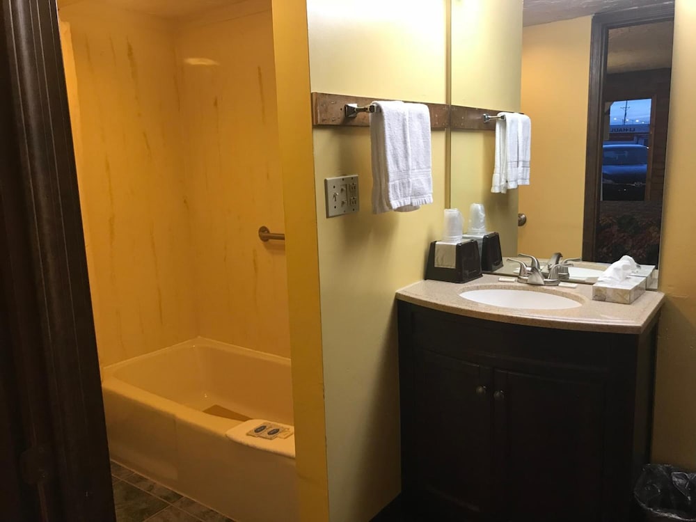 carthage inn