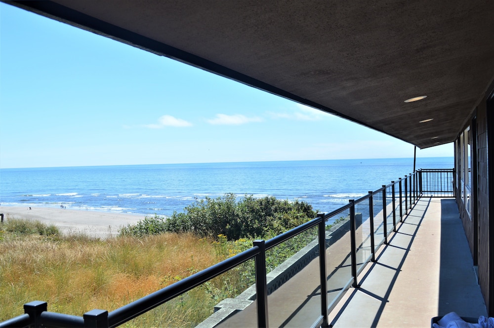 beachfront manor hotel
