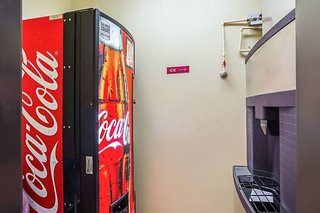 econo lodge inn and suites