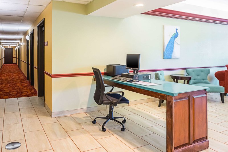 econo lodge inn and suites