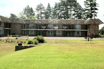 budget host cloverland motel