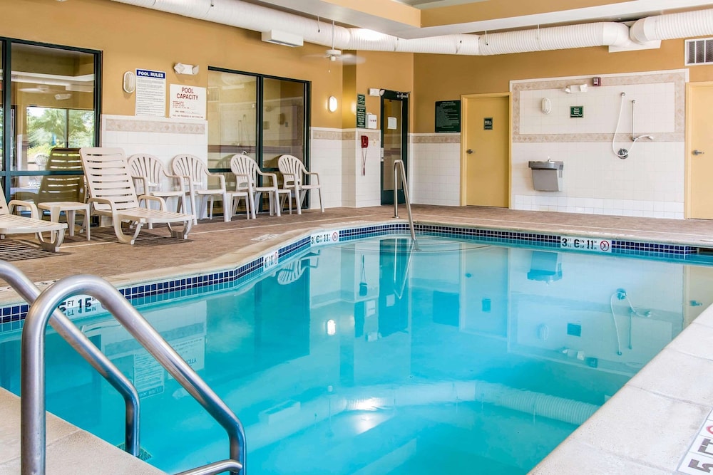 comfort suites canton detroit