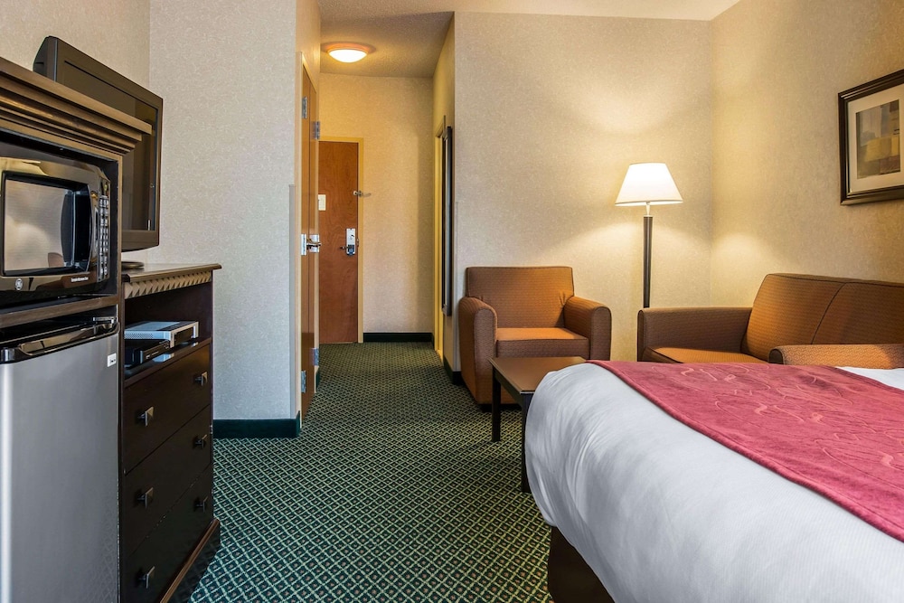 comfort suites canton detroit