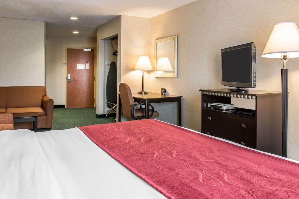 comfort suites canton detroit