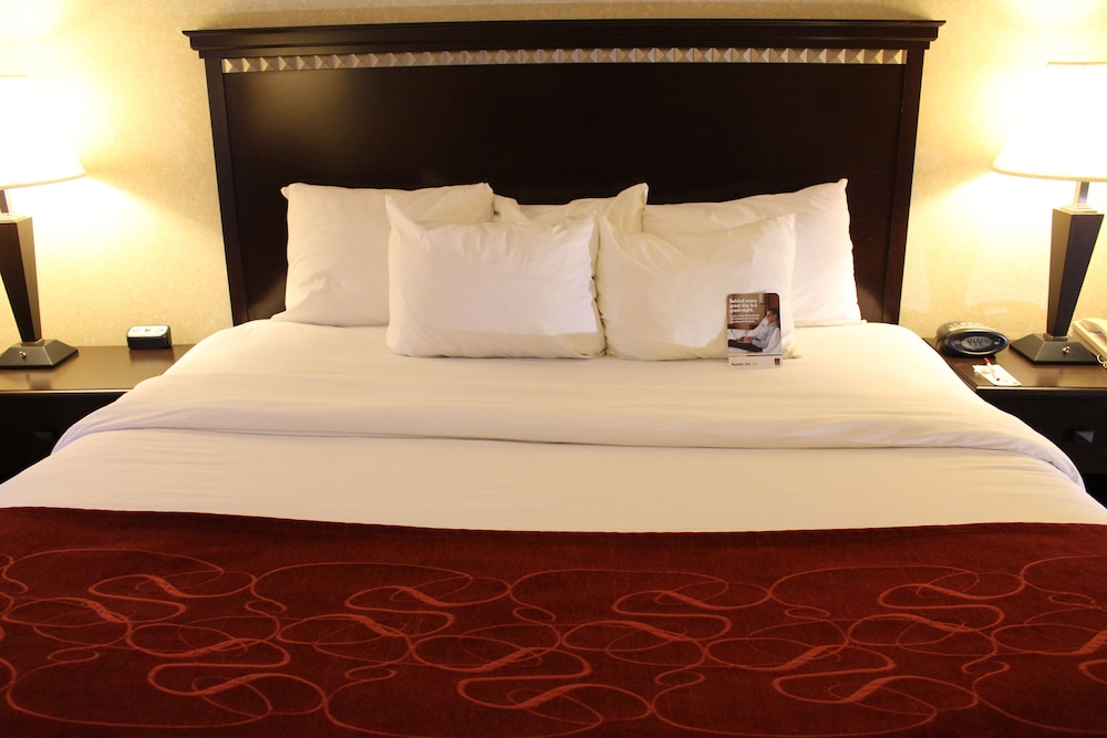comfort suites canton detroit