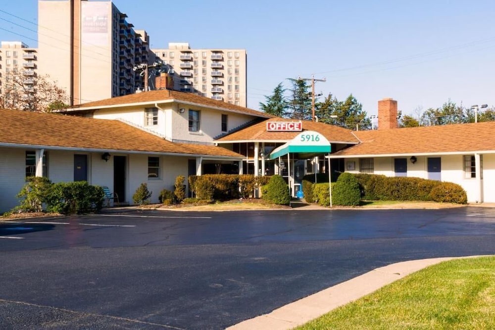 budget host travelers motel