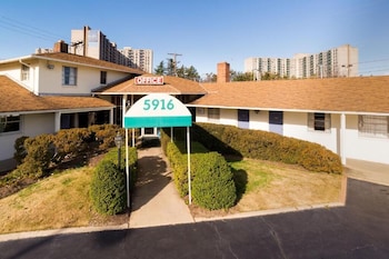 budget host travelers motel