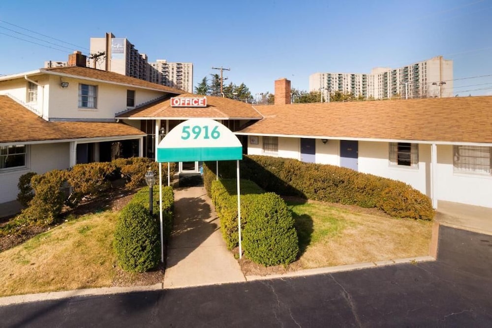 budget host travelers motel